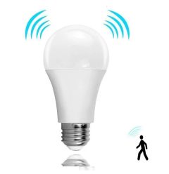 LED zarnica E27 s senzorjem gibanja