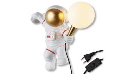 Svetilka &bdquo;Astronaut&ldquo;